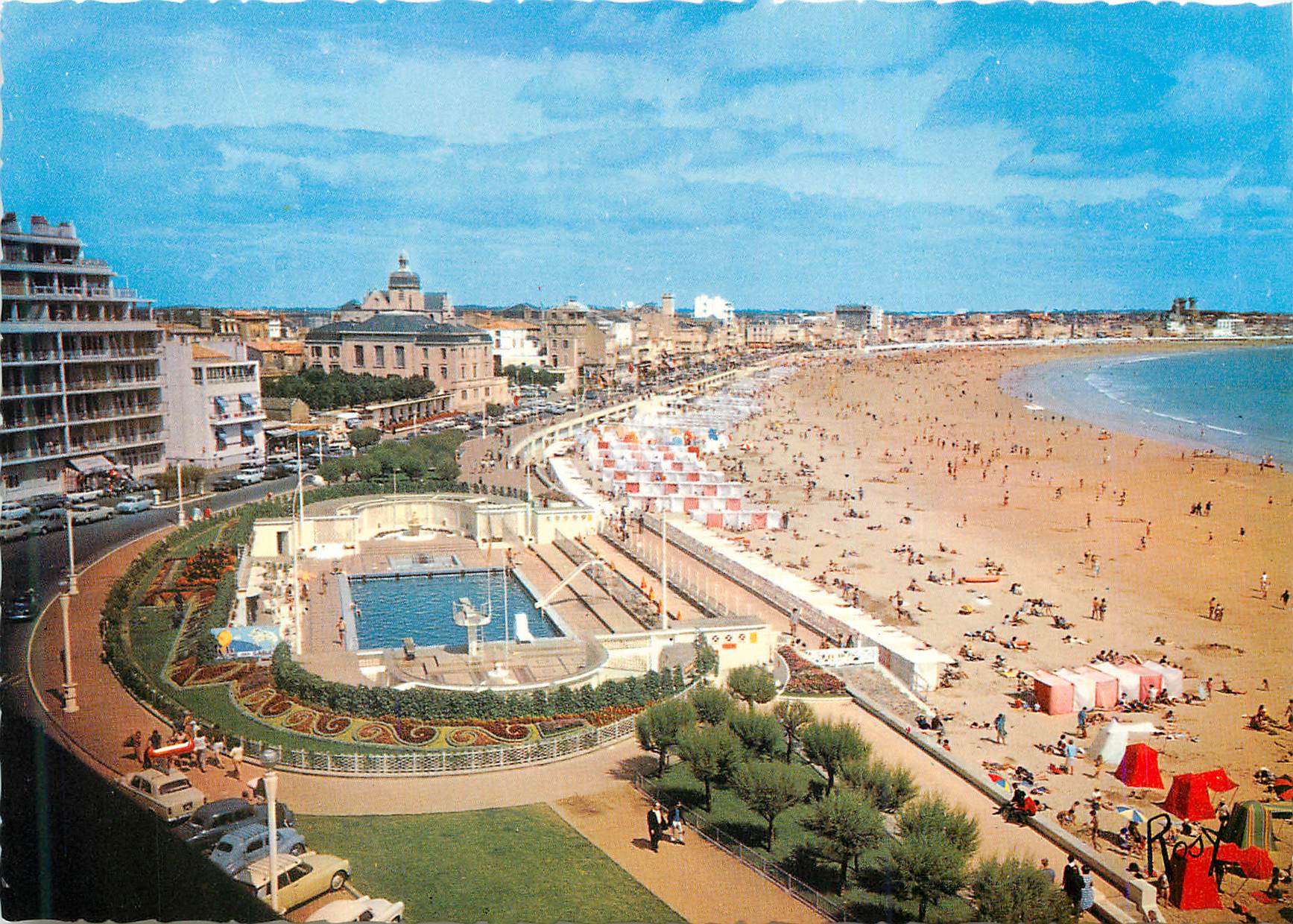 CPM La Vendee Les Sables d'Olonne La Piscine Les Boulevards et la Plage