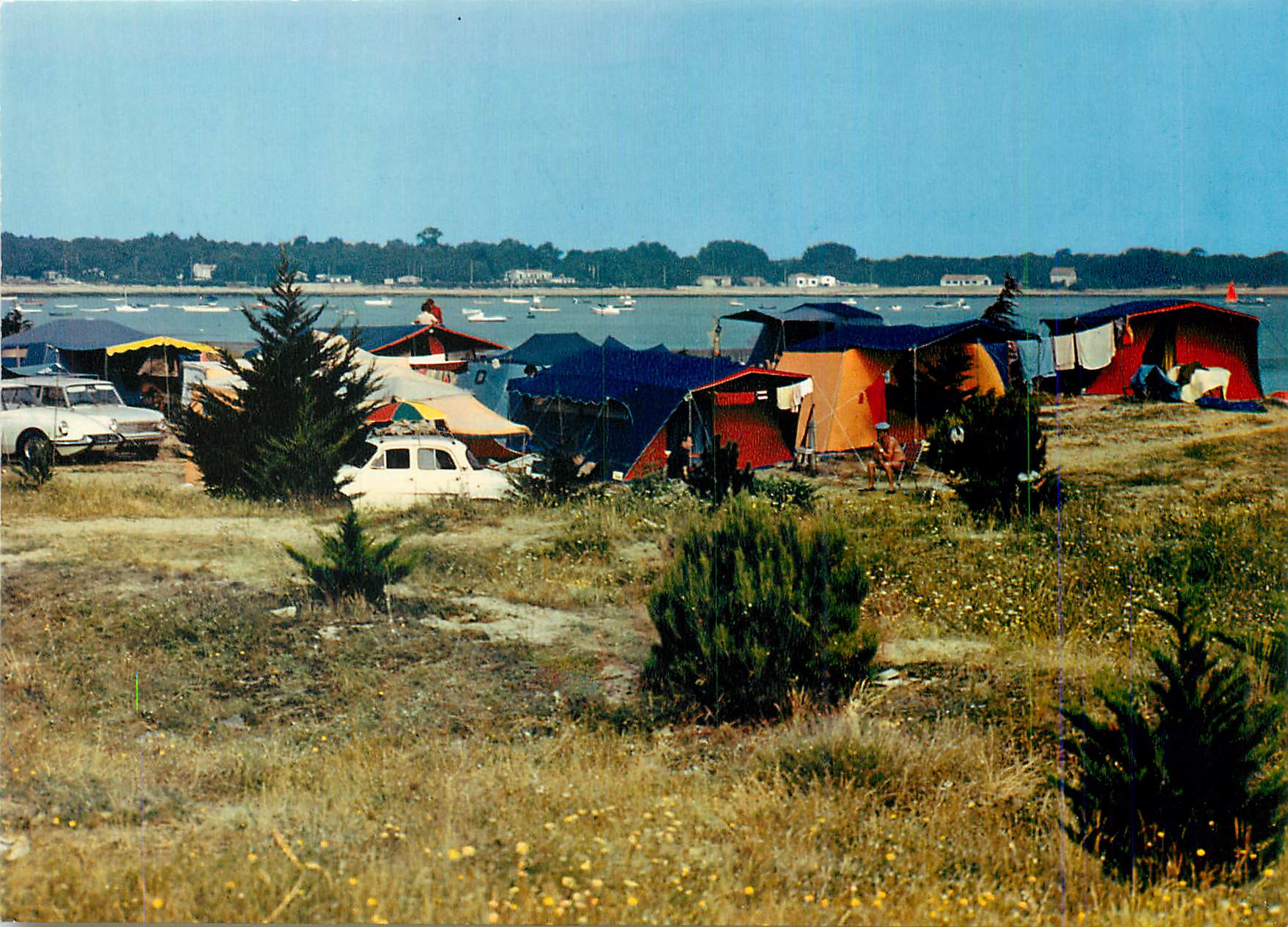 Camping côtier — vue de camps et voitures — éditeur inconnu