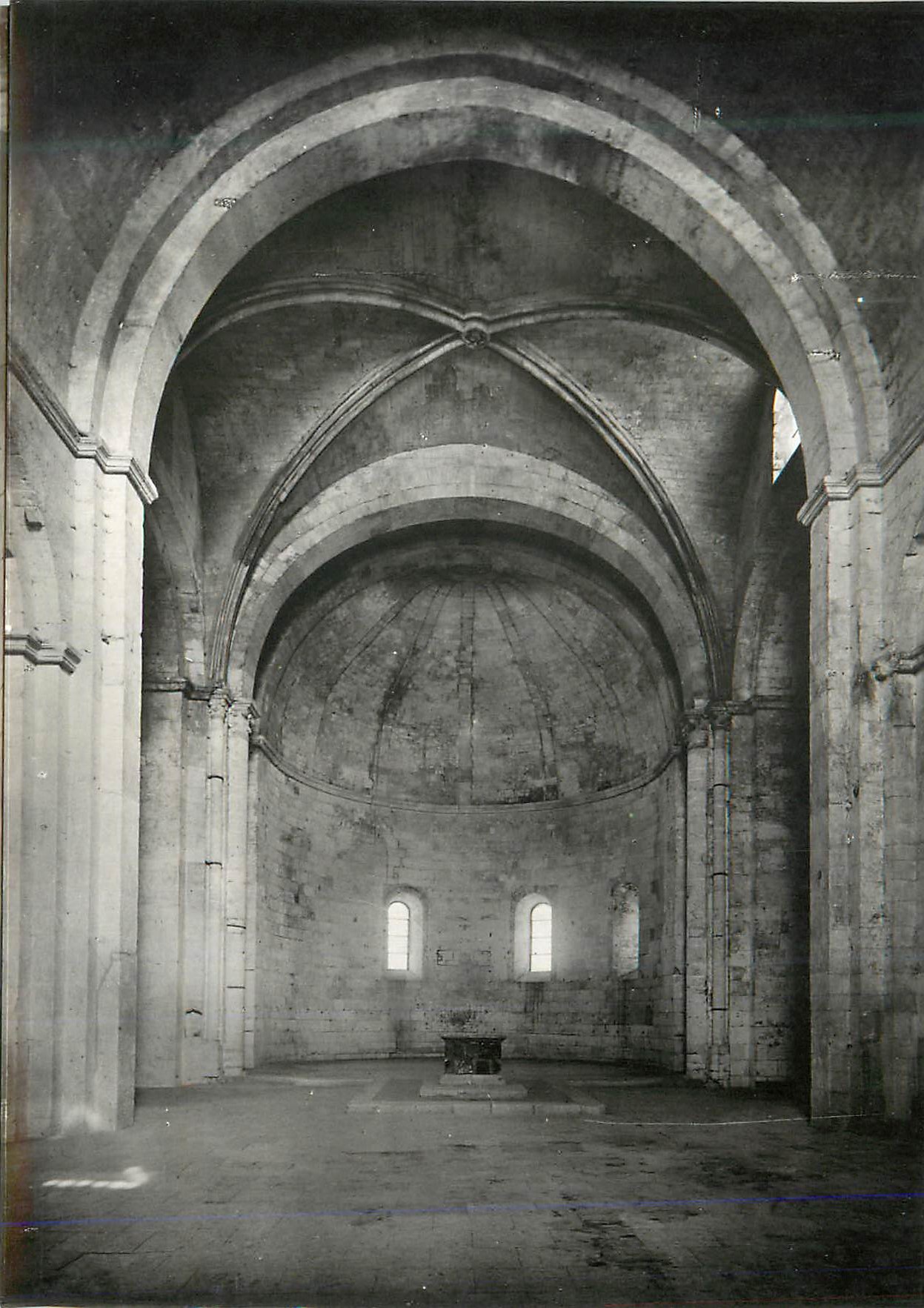 CPM Arles (B du R) Abbaye de Montmajour le Cloitre (Fin XIIe s) Galerie Orientale