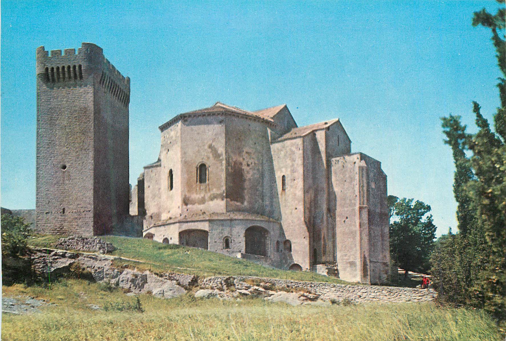 CPM Arles (Bouches du Rhone) Abbaye de Montmajour