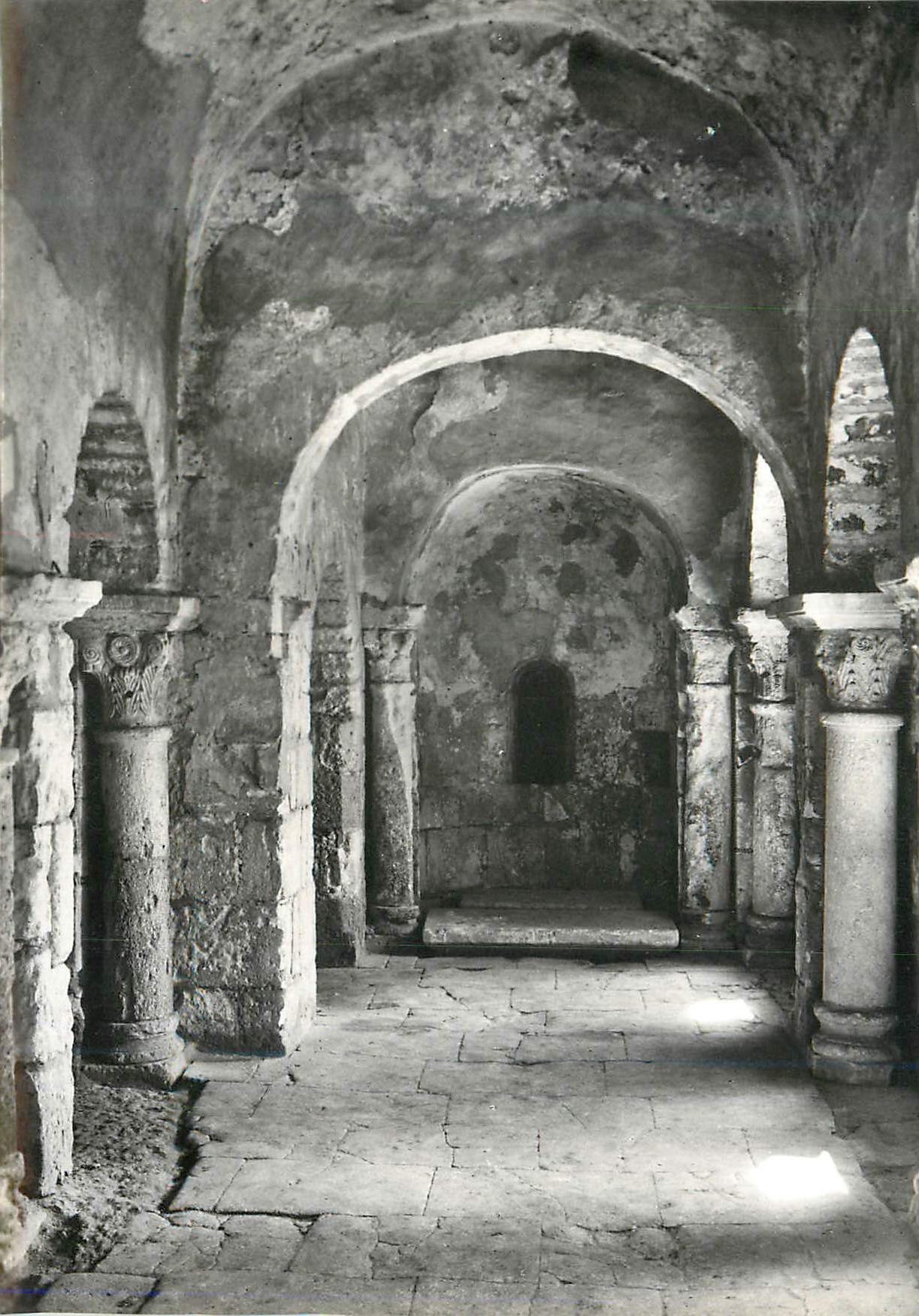 CPM Arles (B du R) Abbaye de Montmajour