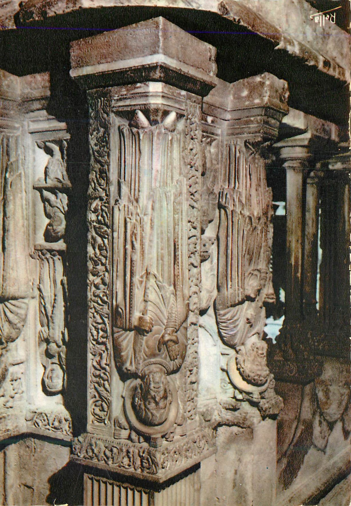 CPM La Provence Arles (B du R) le Cloitre St Trophime