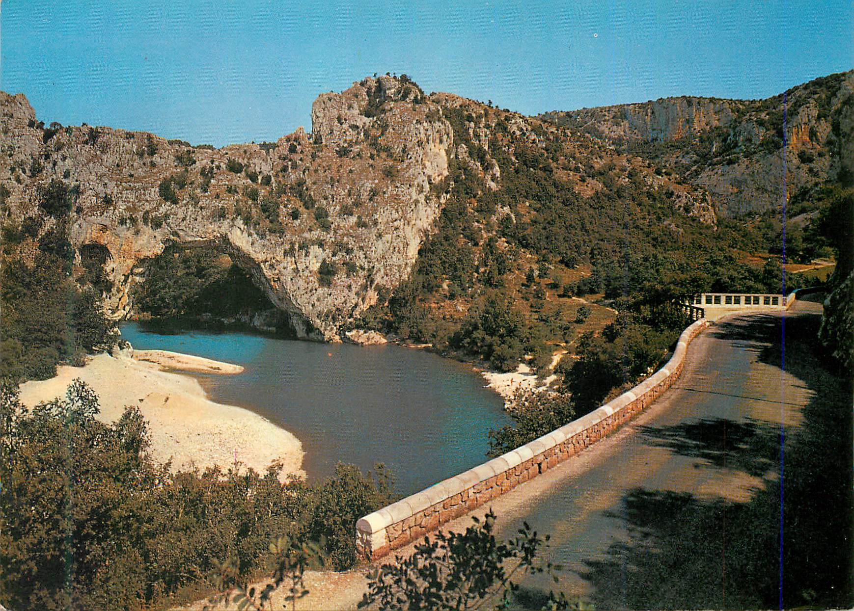 Grotte de la Pierre à l'Évêque — vue panoramique — éditeur non visible