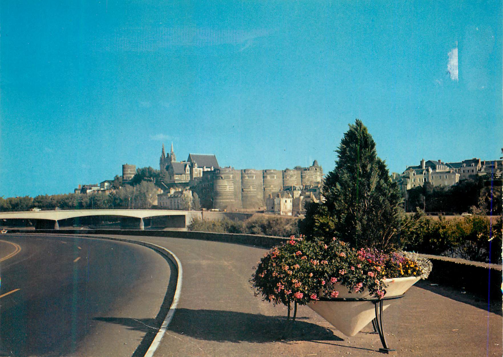 CPM Angers (M et L) Boulevard du Bon Pasteur