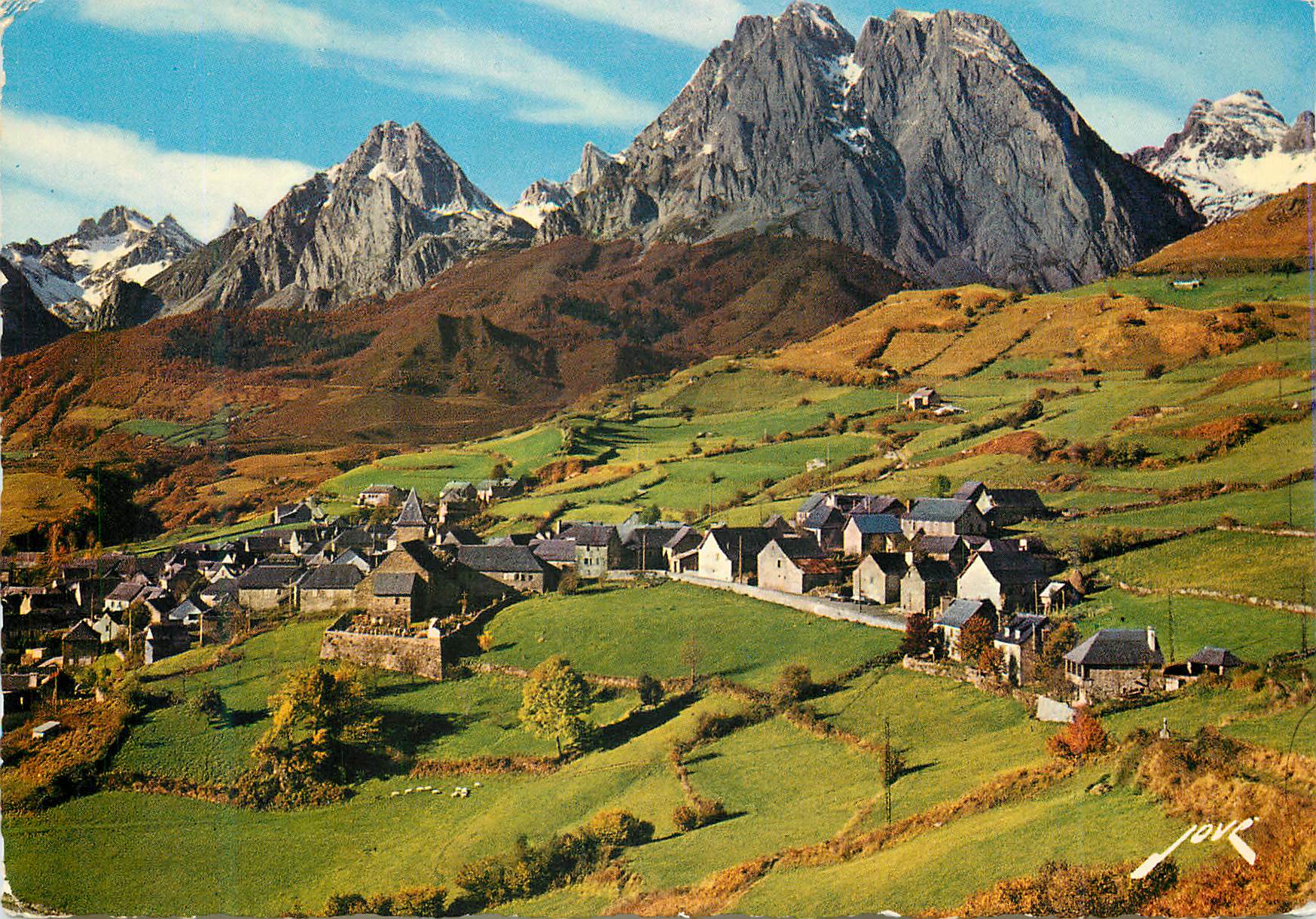 Village alpin — montagnes enneigées — éditeur Jove