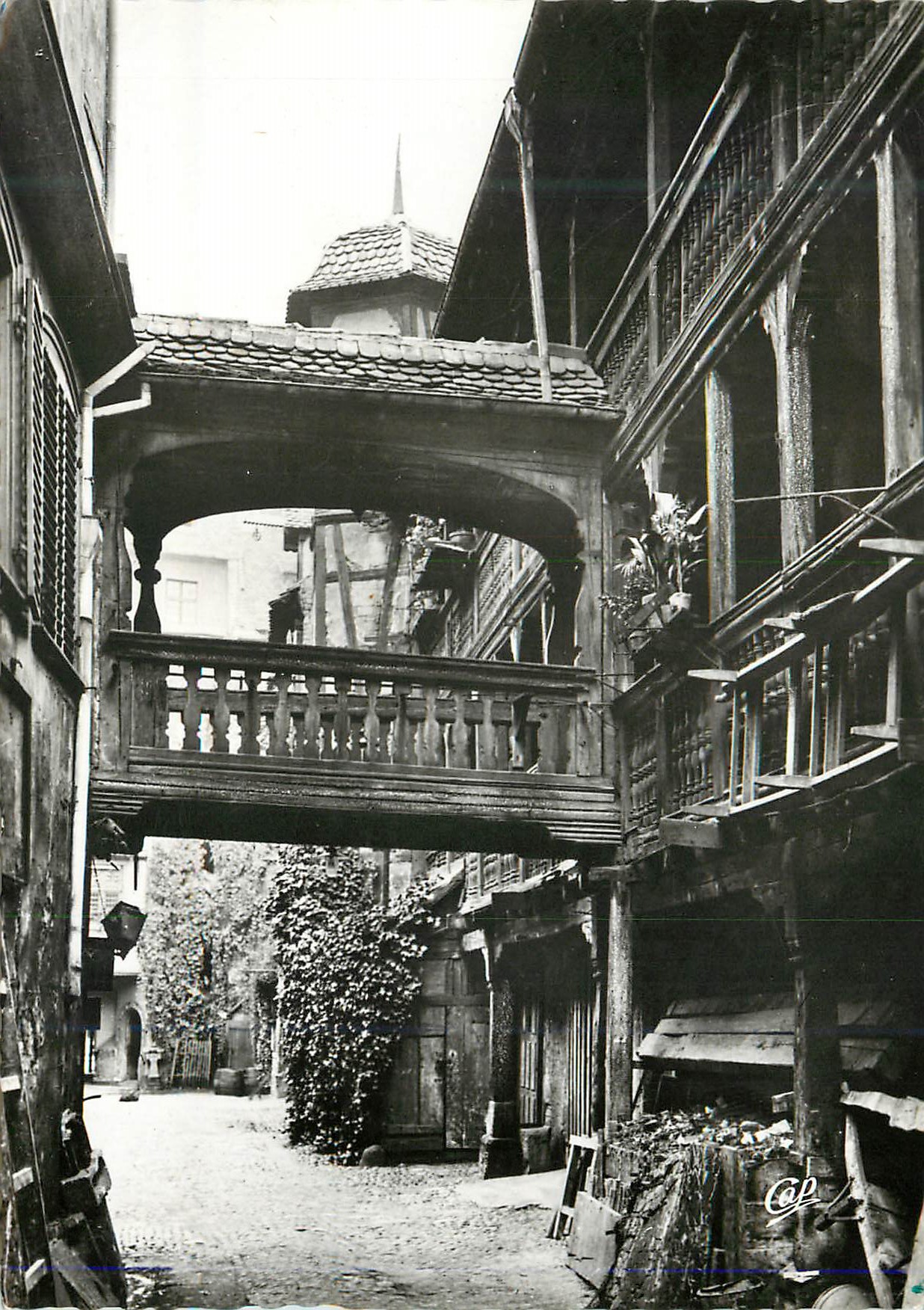 Passage couvert à Riquewihr — éditeur Cop