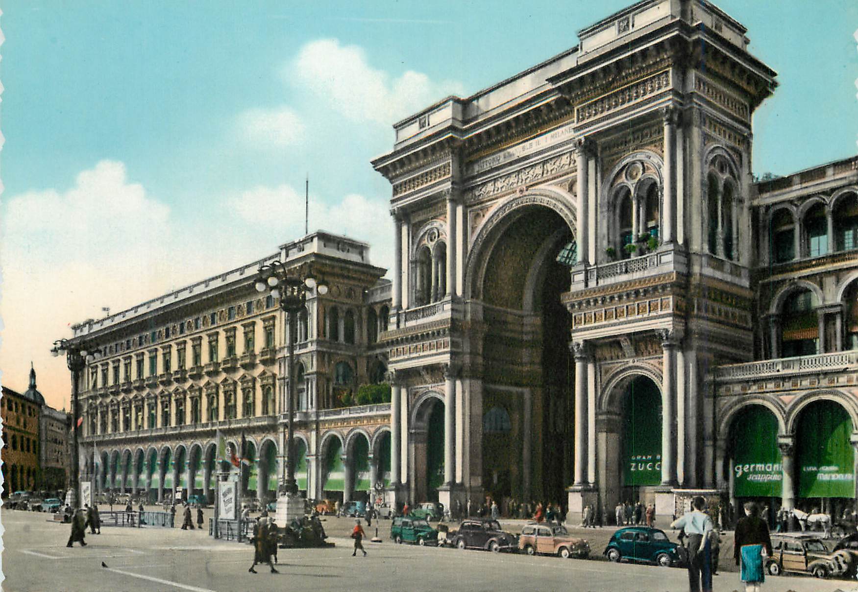 CPM Milano Place du Dome Entree a la Galerie