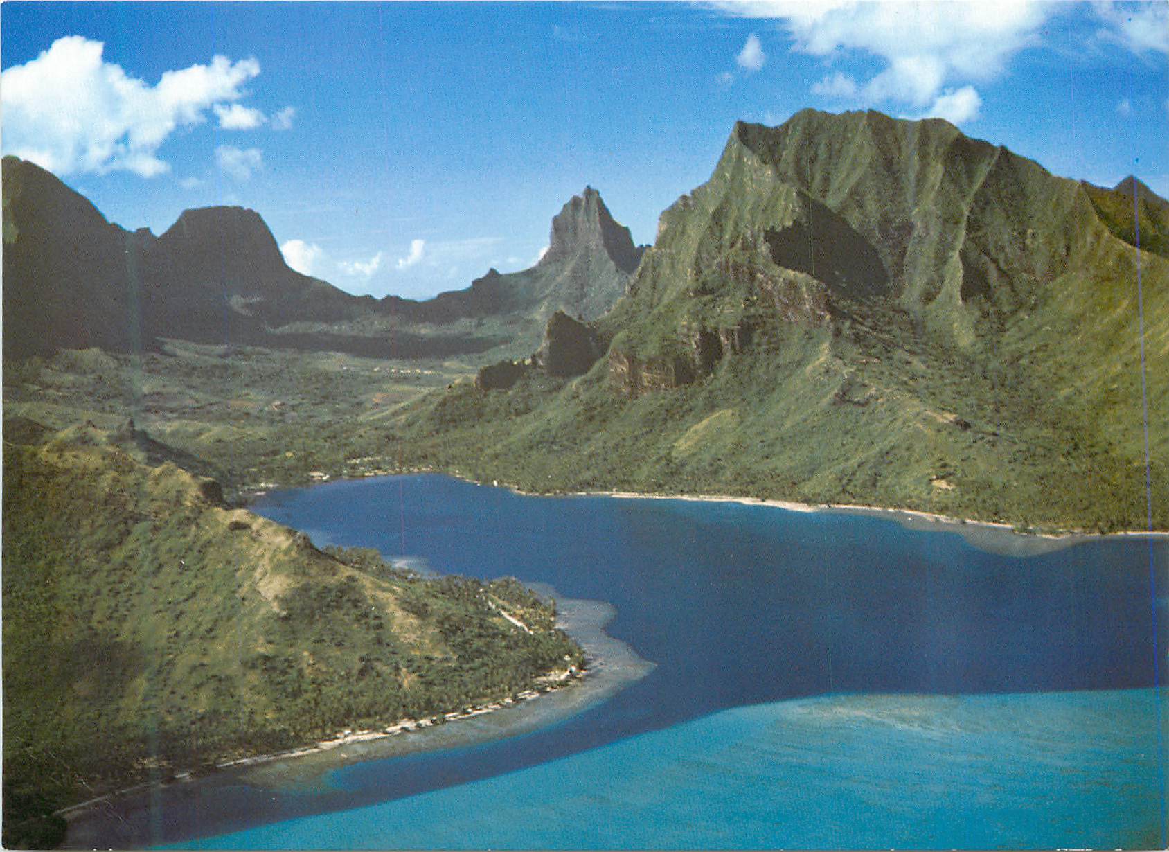 CPM Moorea Baie de Cook La Huitieme Merveille du Monde