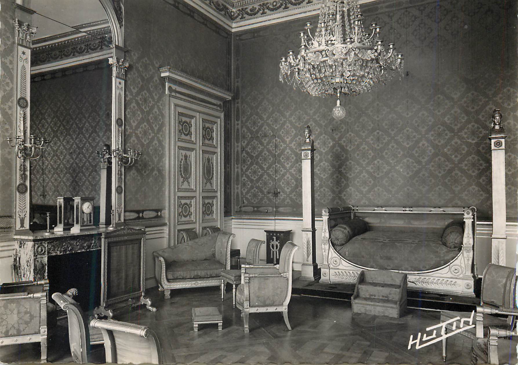 CPM Chateau de Compiegne Chambre a Coucher de Napoleon Ier