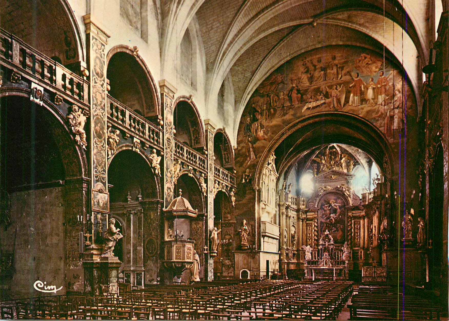 CPM L'Isle sur la Sorgue (Vaucluse) Interieur de l'Eglise