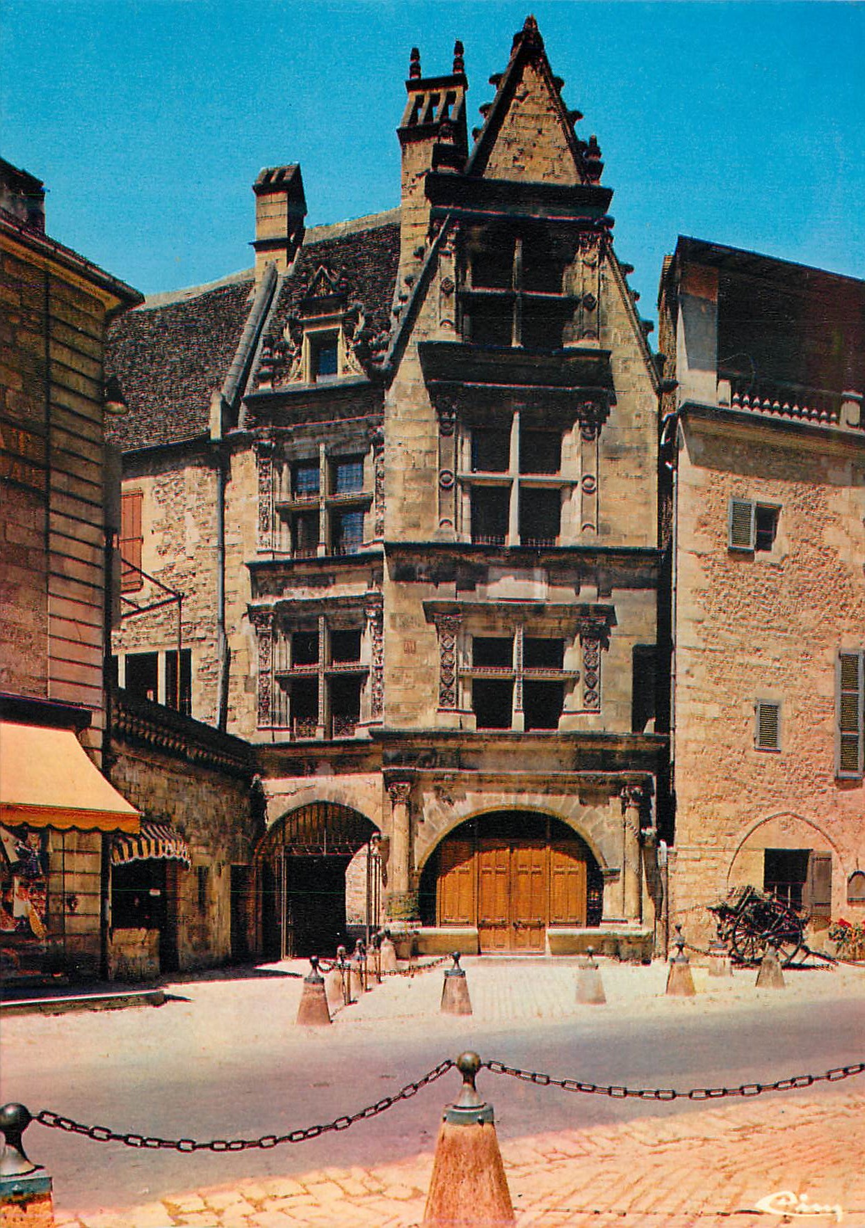 Hôtel de Ville de Besançon — façade historique — éditeur C. P. S. n° 1234