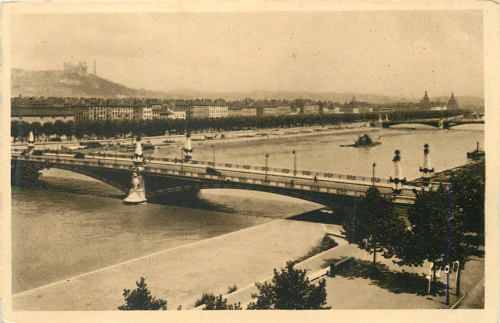 CPA Lyon (Rhone) La Douce France Le Rhone et le Pont Gallieni
