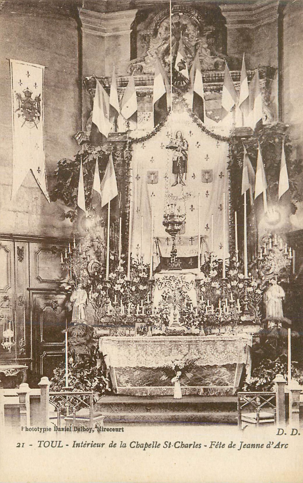 CPA Toul Interieur de la Chapelle St Charles Fete de Jeanne d'Arc