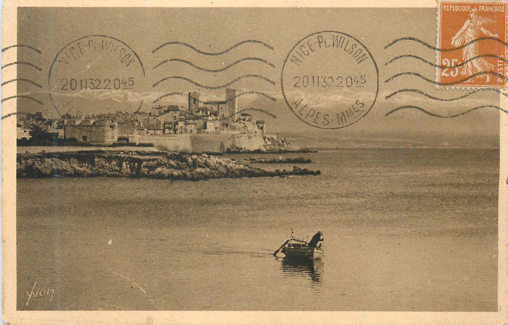 CPA Antibes (Alpes Maritimes) Cote d'Azur La Douce France Les Remparts et la Chaine des Alpes