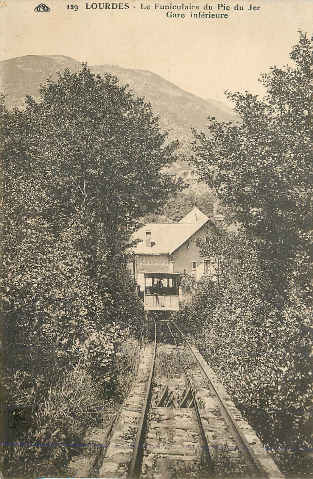 CPA Lourdes Le Funiculaire du Pic du Jer Gare Inferieur