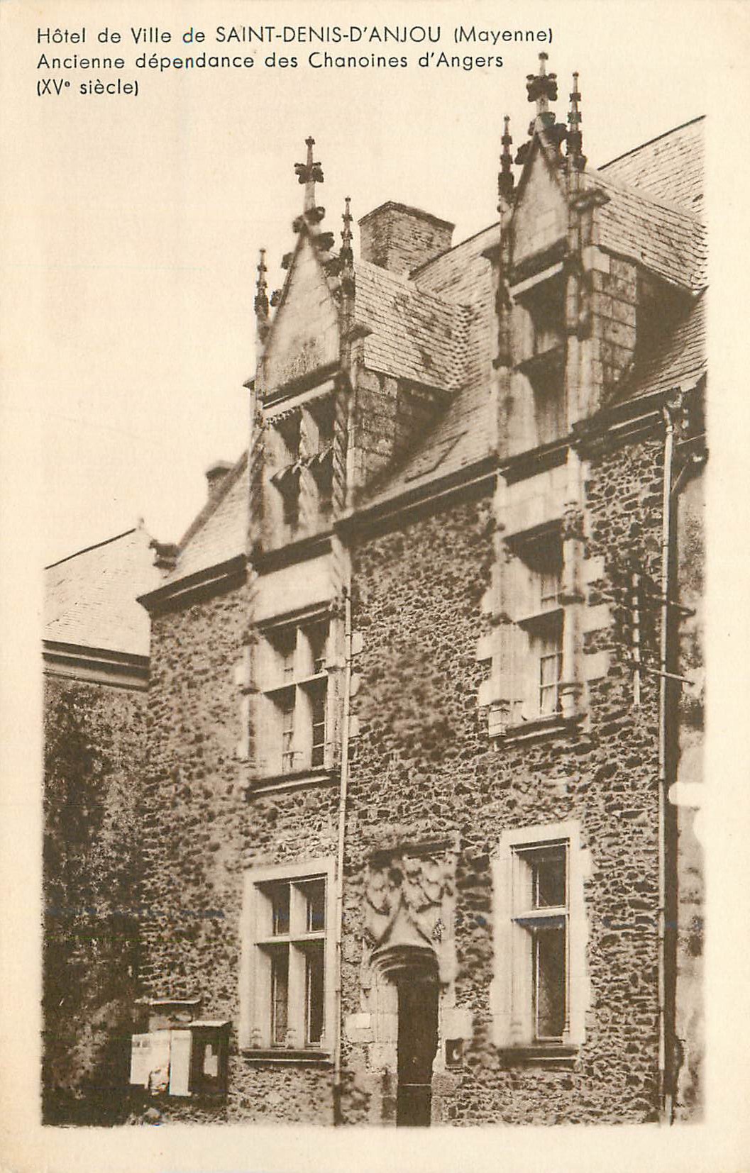 CPA Hotel de Ville de Saint Denis d'Anjou (Mayenne) Ancienne dependance des Chanoines d'Angers (XVe Siecle)