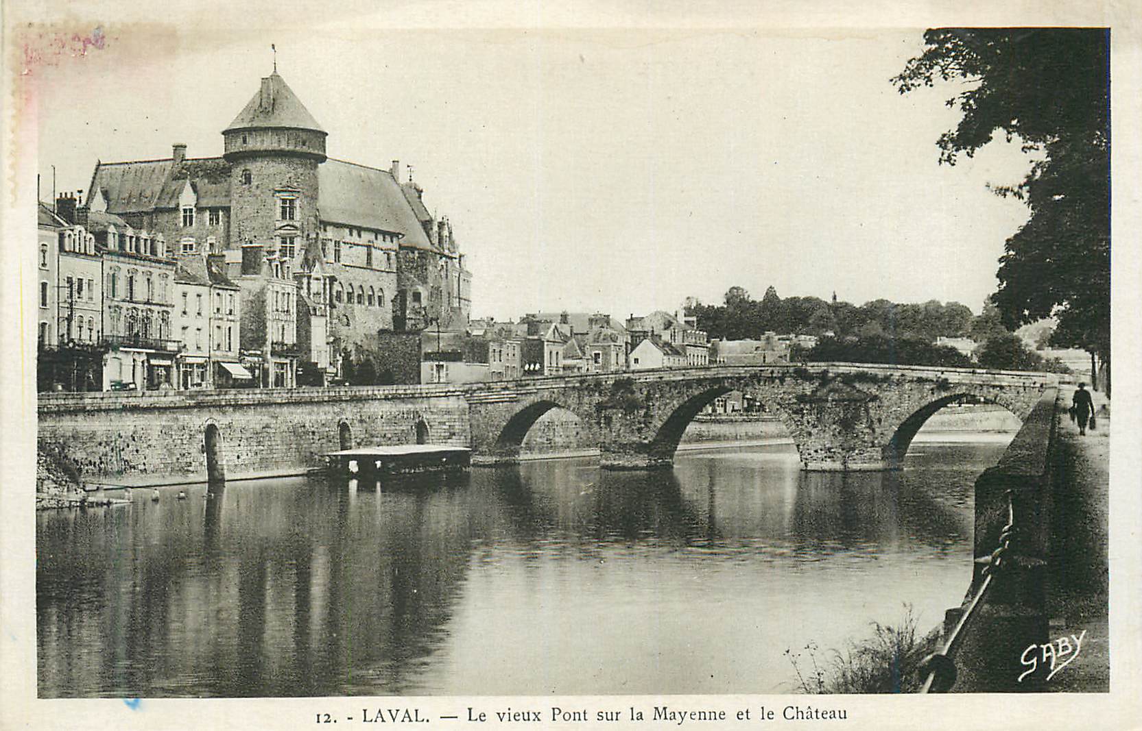 CPA Laval Le Vieux Pont sur la Mayenne et le Chateau