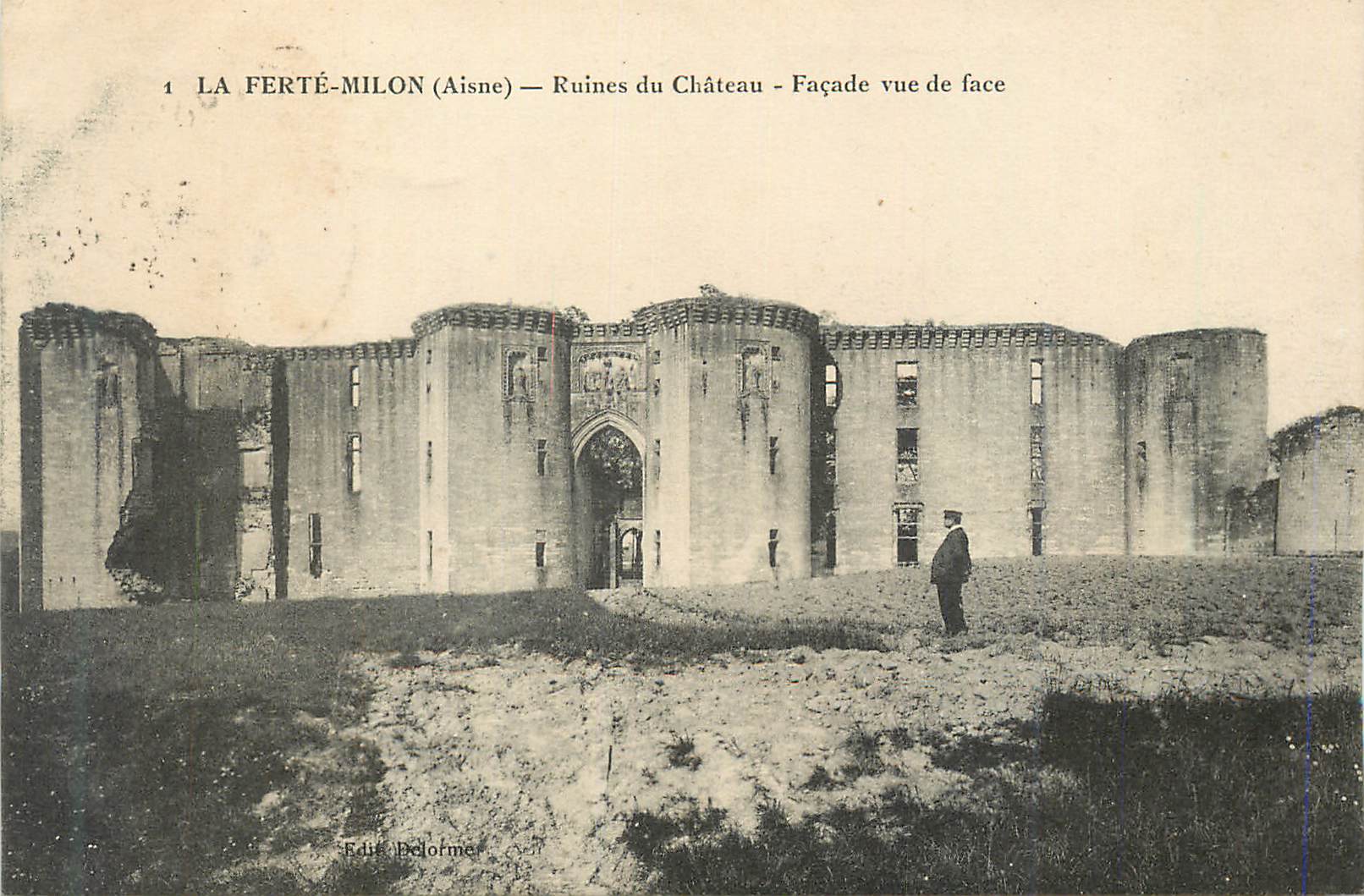 CPA La Ferte Milon (Aisne) Ruines du Chateau Facade vue de face