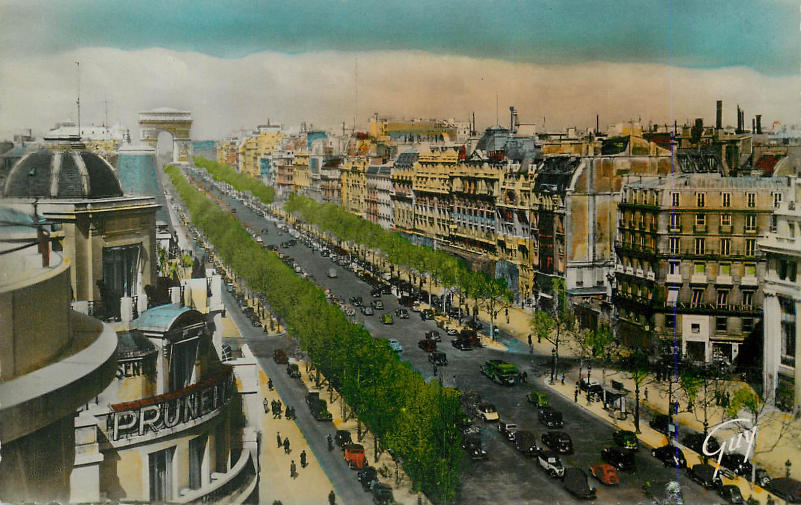 CPM Paris et ses Merveilles Avenue des Champs Elysees