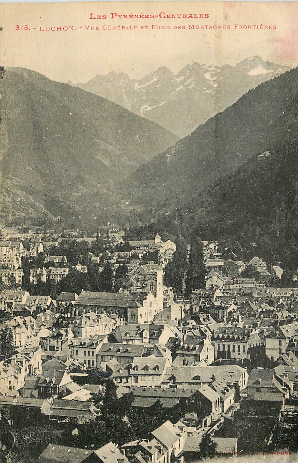 CPA Luchon Les Pyrenees Centrales Vue Generale et Fond des Montagnes Frontieres