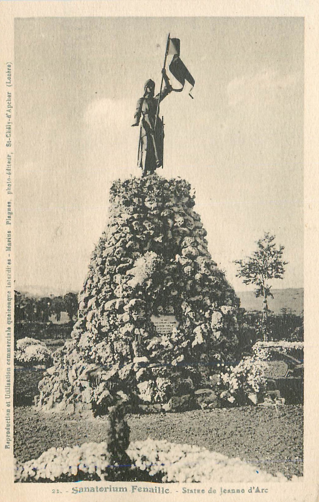 CPA Sanatorium Fenaille Statue de Jeanne d'Arc