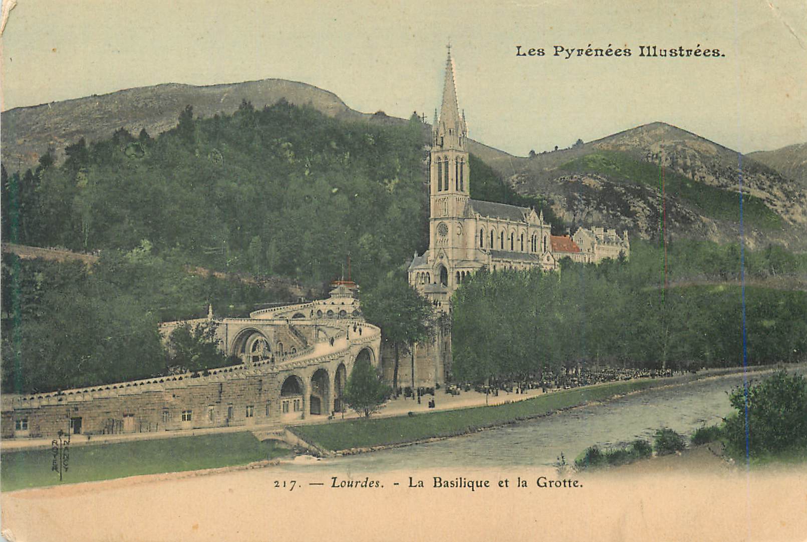CPA Lourdes Les Pyrenees Illustrees La Basilique et la Grotte