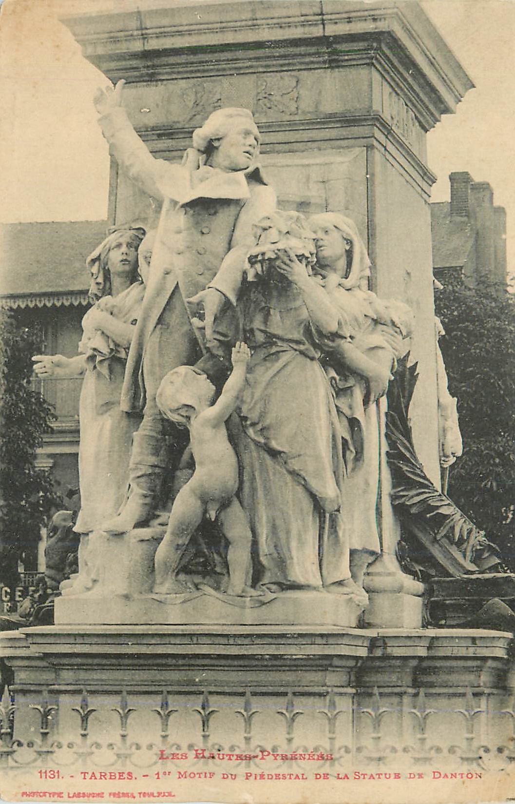 Tarbes - 1er motif du piédestal de la statue de Danton — Les Hautes-Pyrénées