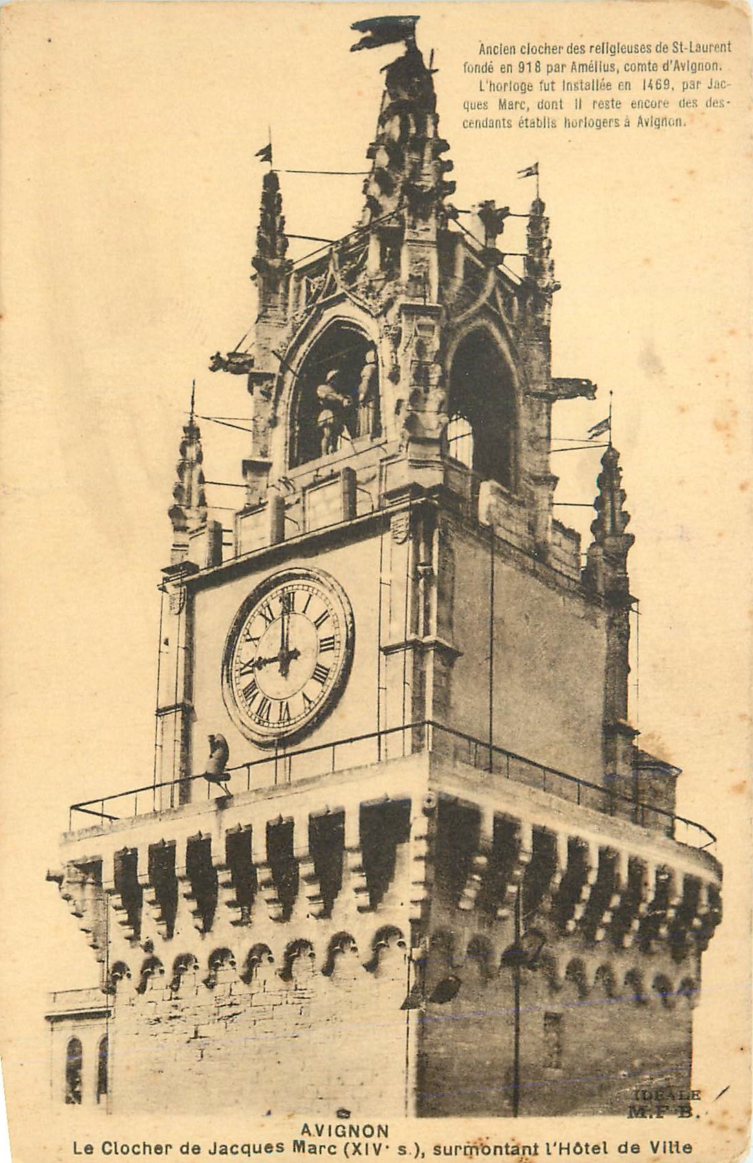 CPA Avignon Clocher de Jacques Marc (XIVe S) Surmontant l'Hotel de Ville
