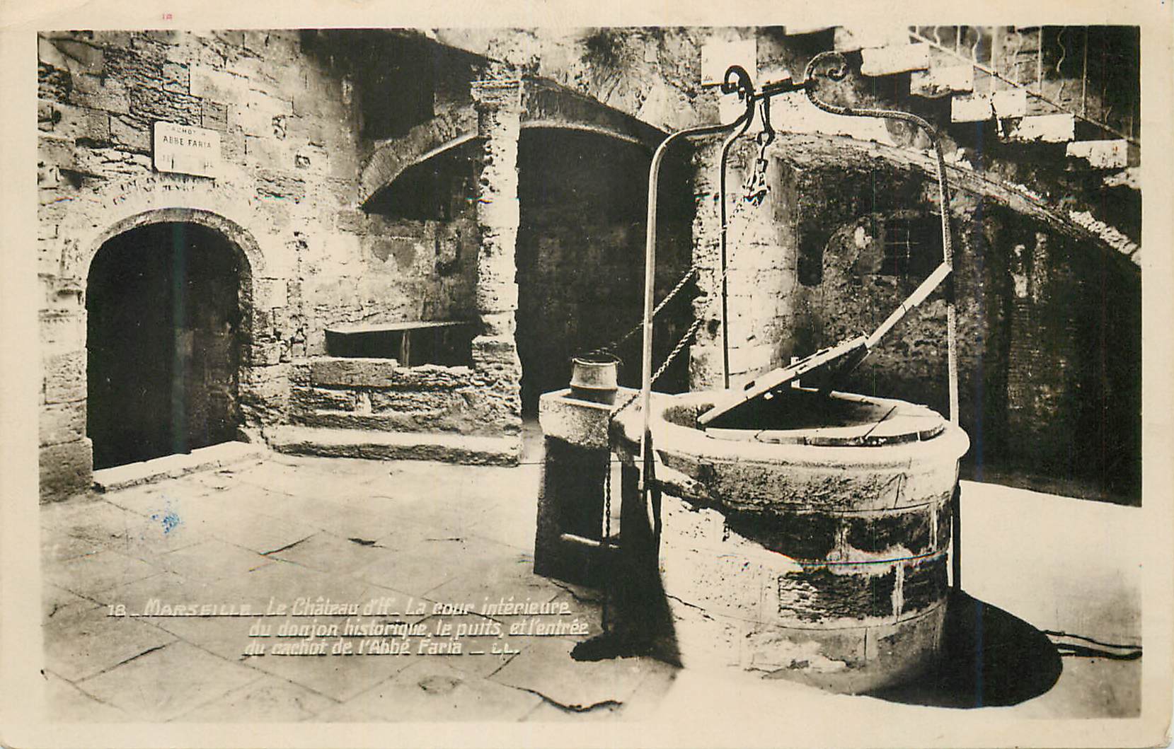 CPM Marseille La Cour Interieure du donjon historique