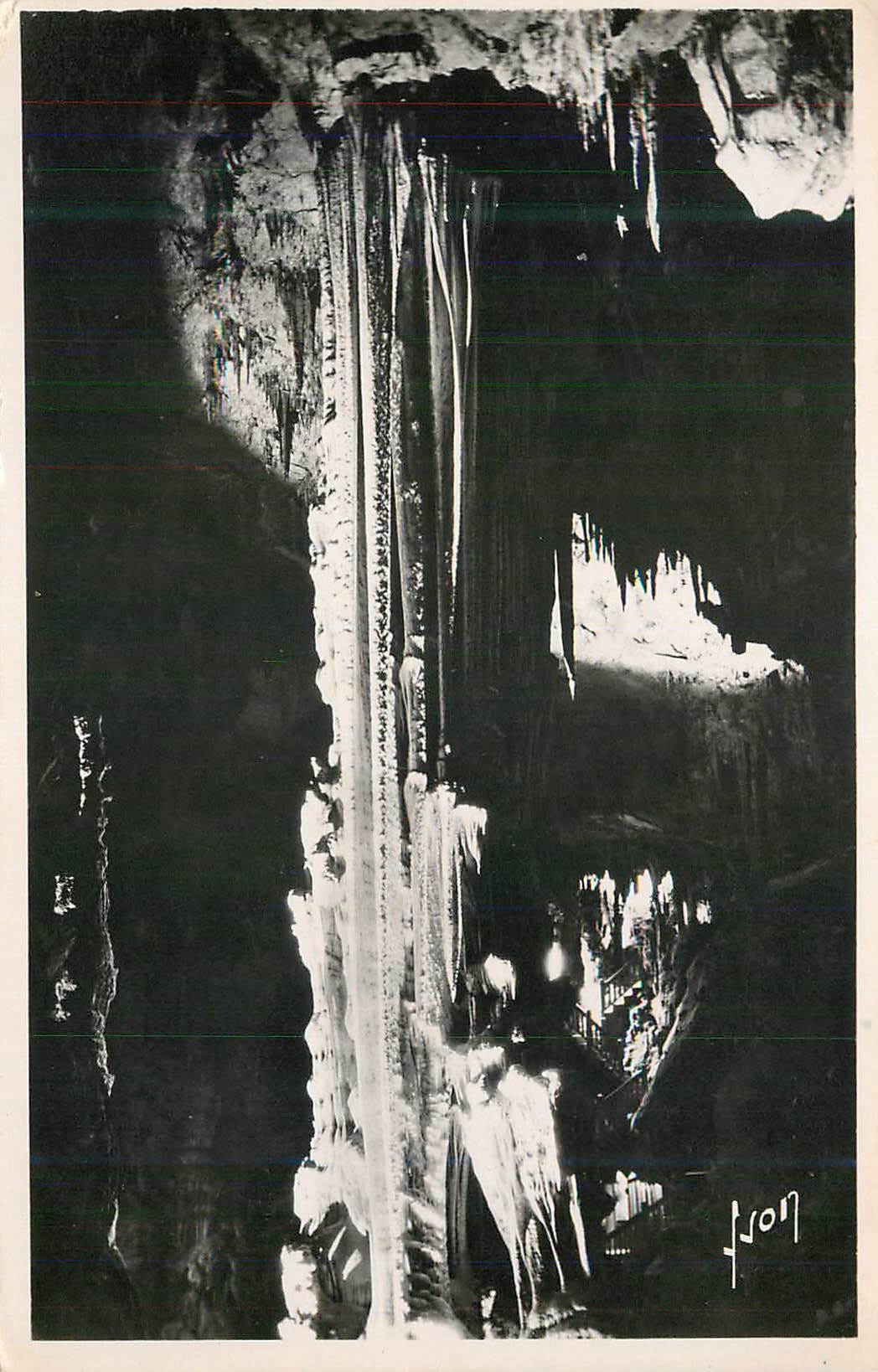 Grotte de la Pierre de Lune — Système de stalactites et stalagmites — Éditeur non visible, n° de série non lisible