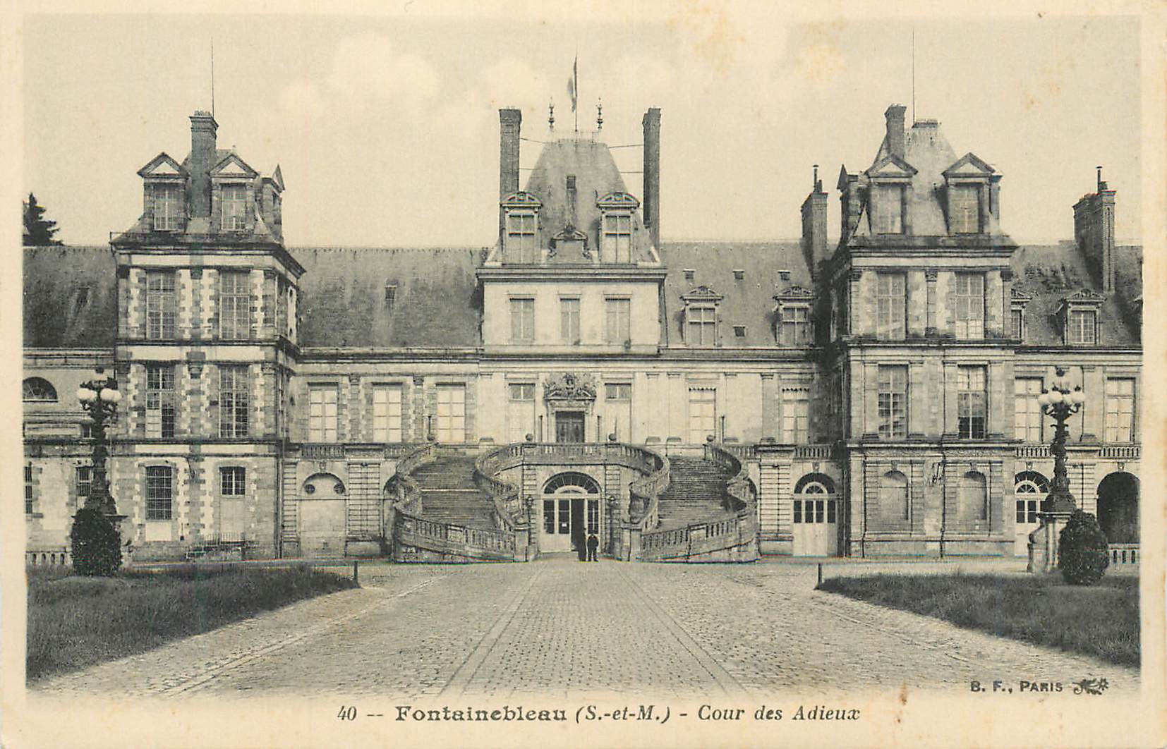 Fontainebleau (S.-et-M.) — Cour des Adieux — B.F., Paris