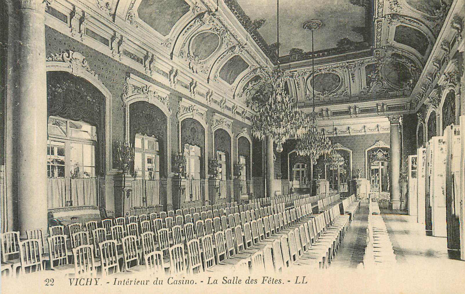 CPA Vichy Interieur du Casino La Salle des Fetes