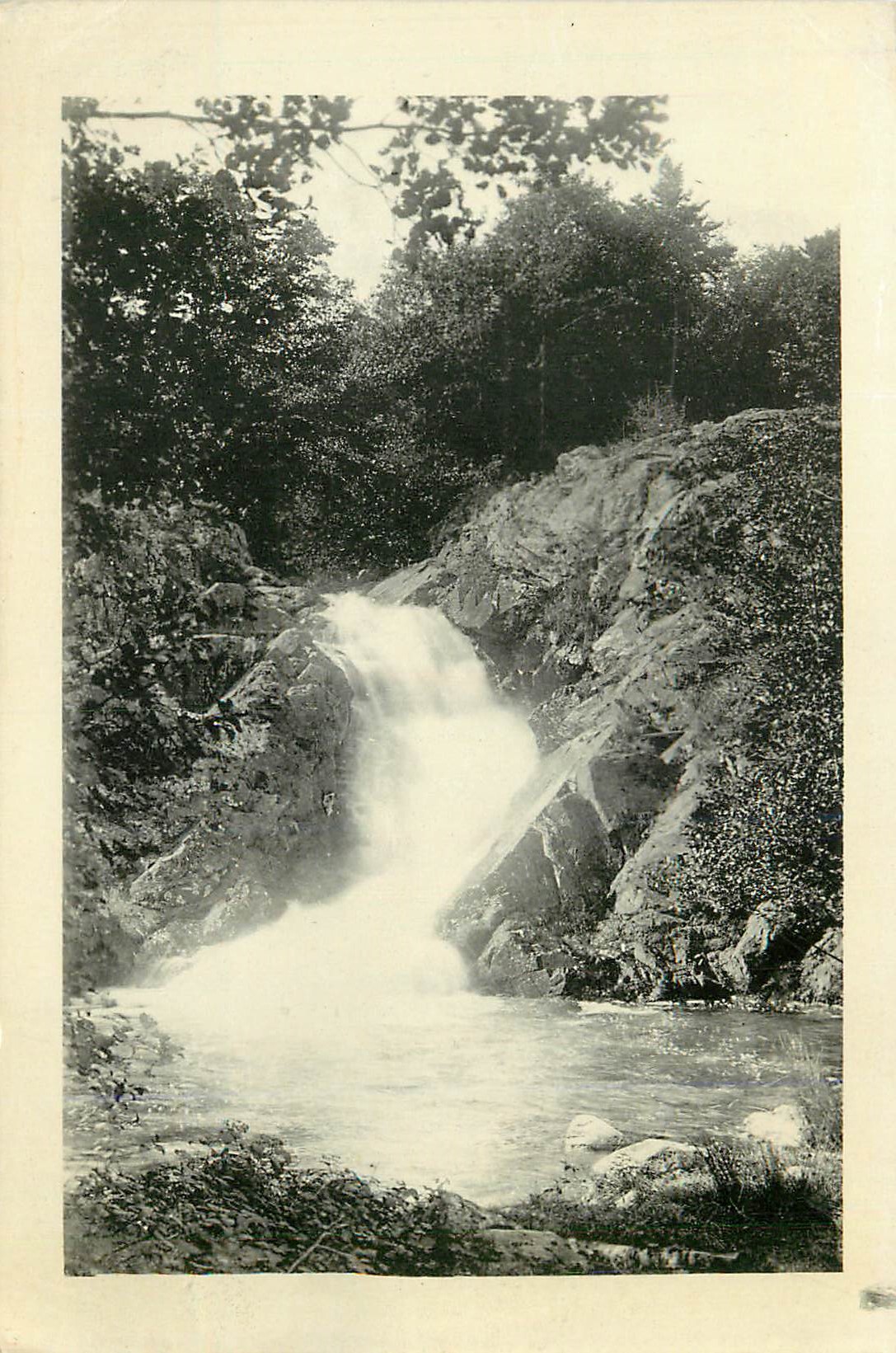 CPM Environs des Settons (Nievre) Le Morvan Pittoreque Le Saut du Gouloux (Haut 5 m