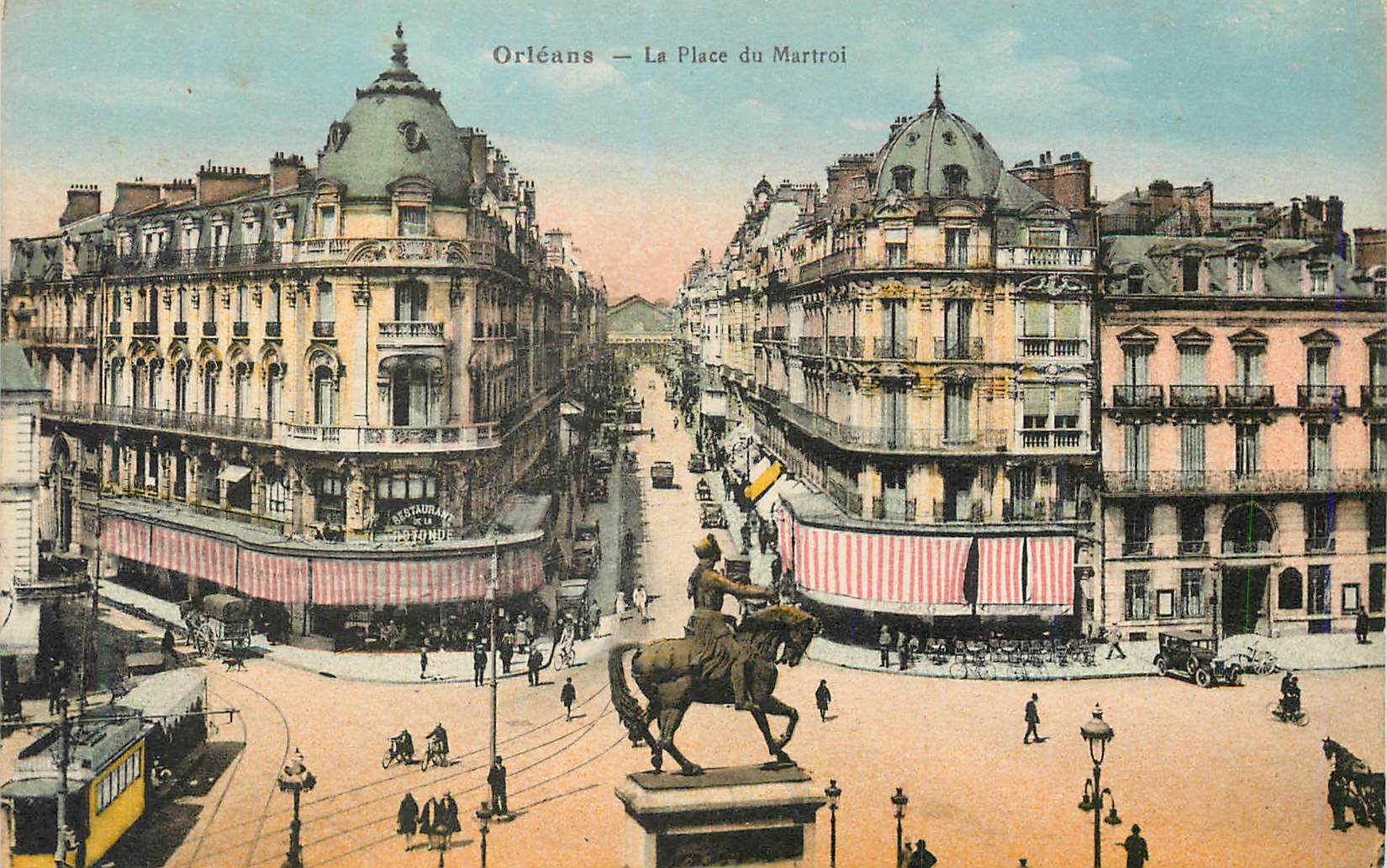 CPA Orleans La Place du Martroi Tramway
