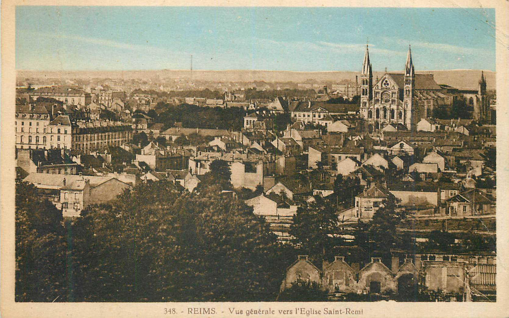 CPA Reims Vue Generale vers L'Eglise Saint Remi