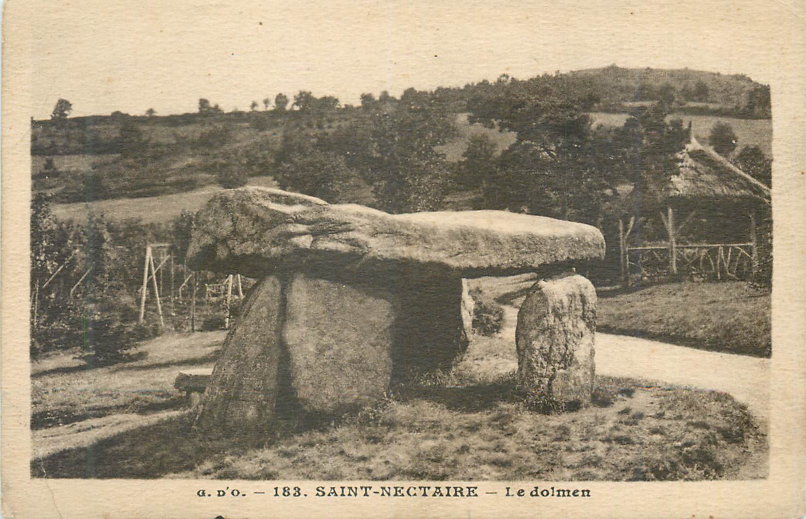 Saint-Nectaire — Le dolmen — g.d'O. — 183
