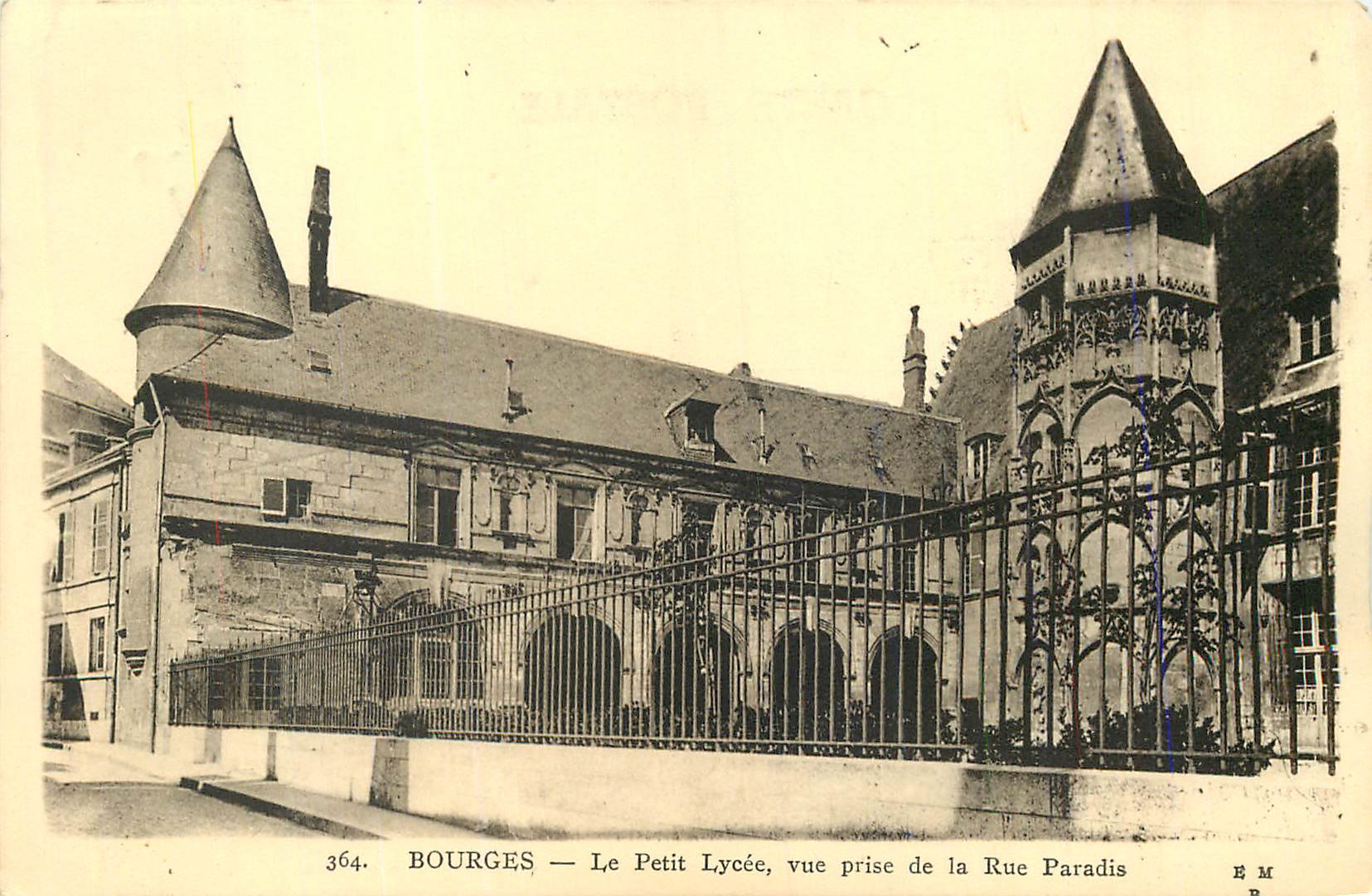 CPA Bourges Le Petit Lycee vue prise de la Rue Paradis