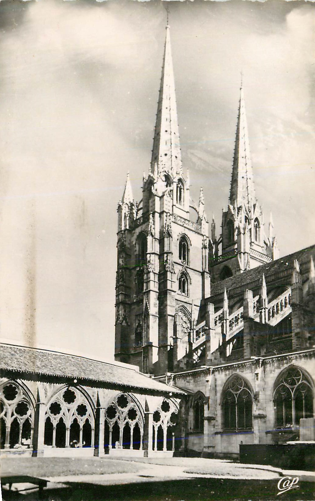 CPM Bayonne la Cathedrale le Cloitre et les Fleches