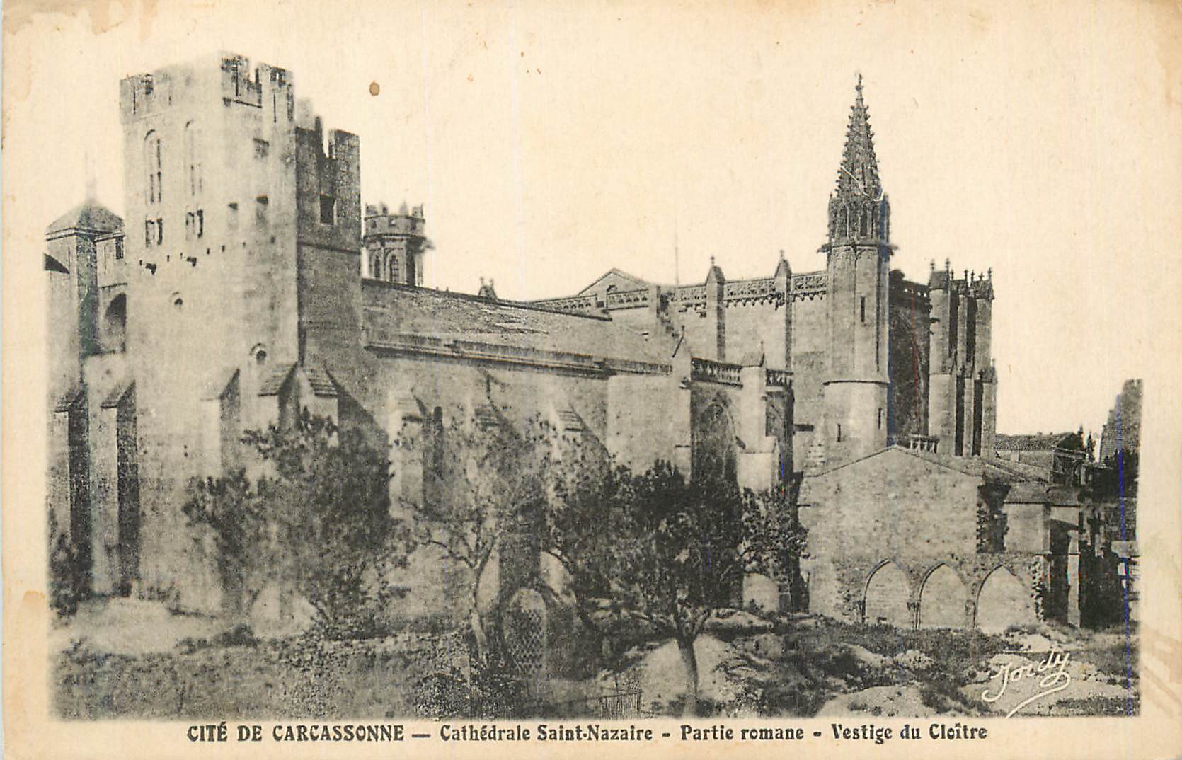 CPA Cite de Carcassonne Cathedrale Saint Nazaire Partie Romane Vestige du Cloitre