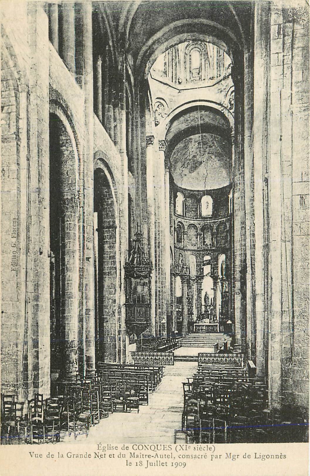 CPA Eglise de Conques (XIe Siecle) Vue de la Grande Net et du Maitre Autel Consacre par Mgr de Ligonnes