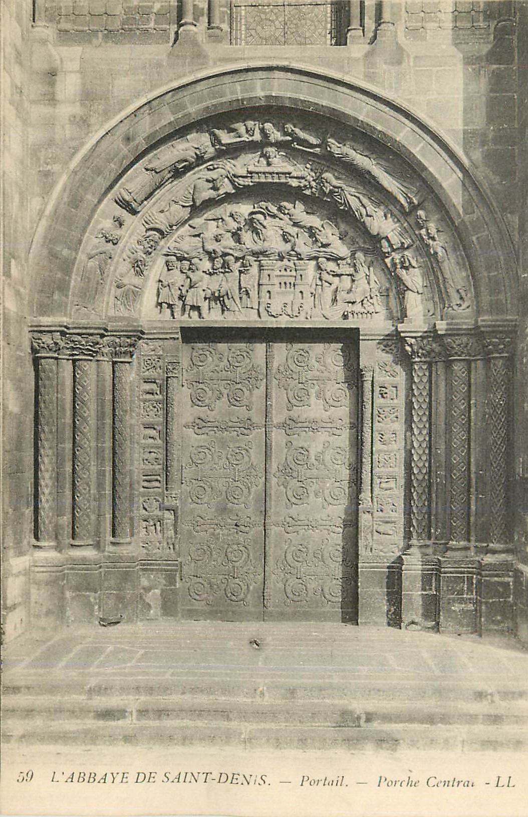CPA L'Abbaye de Saint Denis Portail Porche Centrale