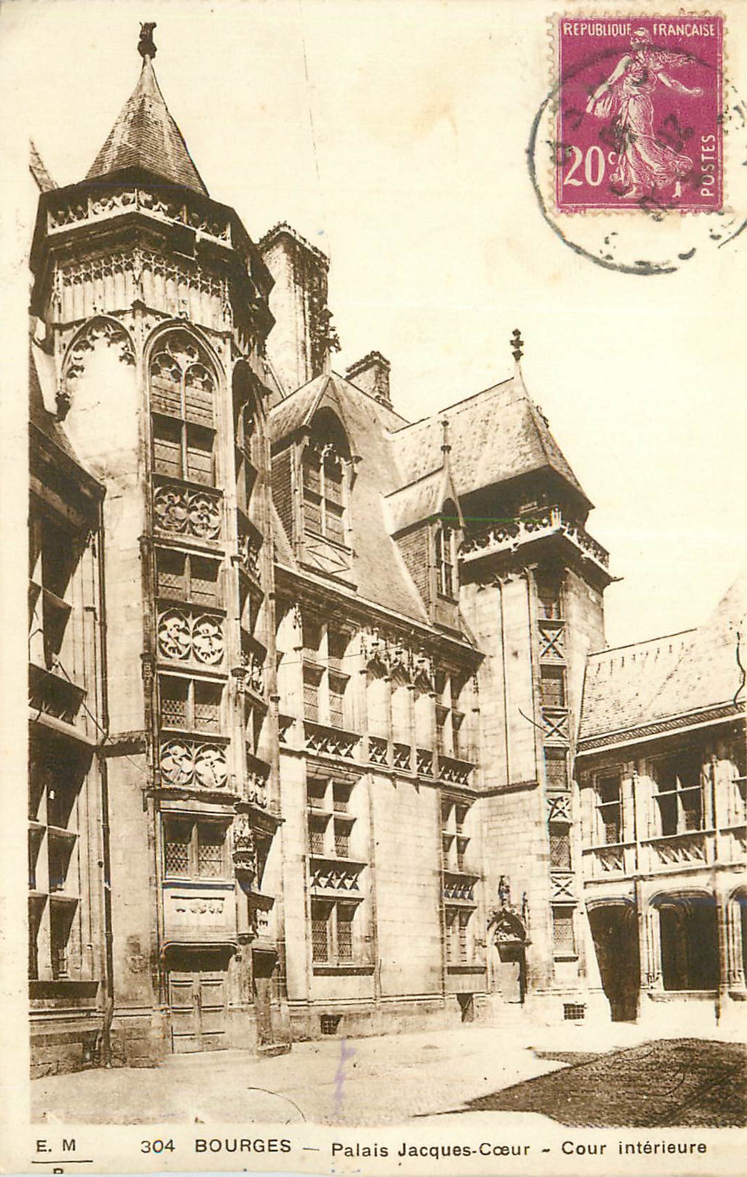 CPA Bourges Palais Jacques Coeur Cour Interieure