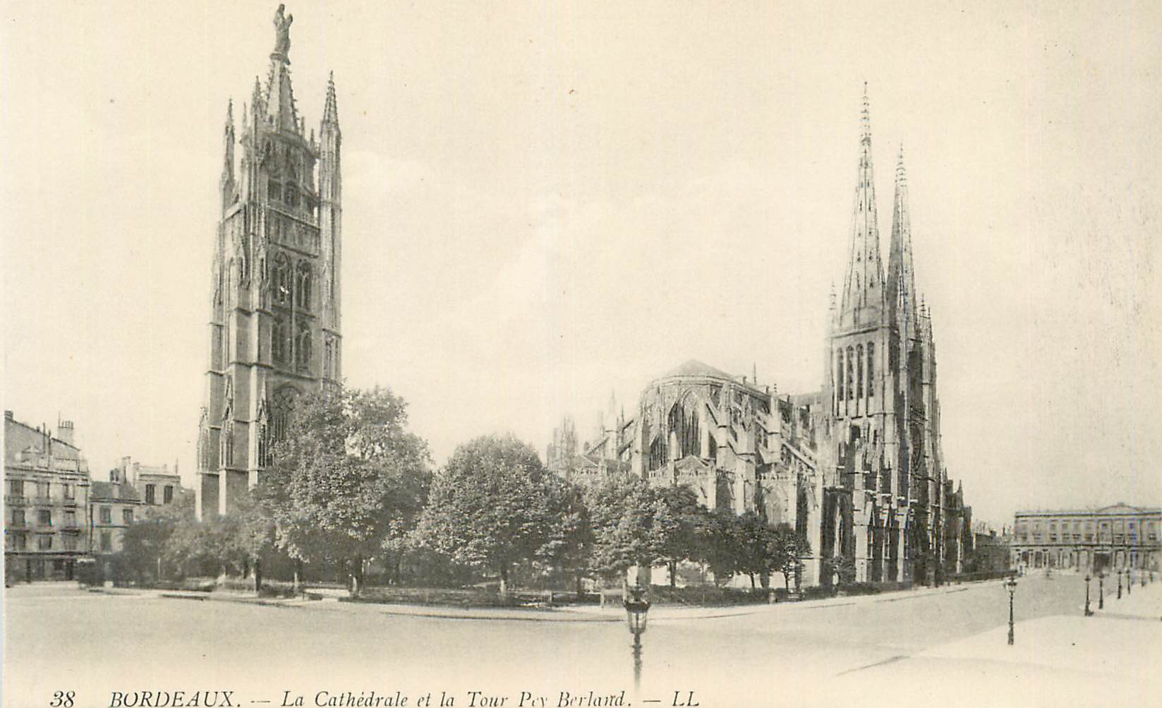 CPA Bordeaux La Cathedrale et la Tour