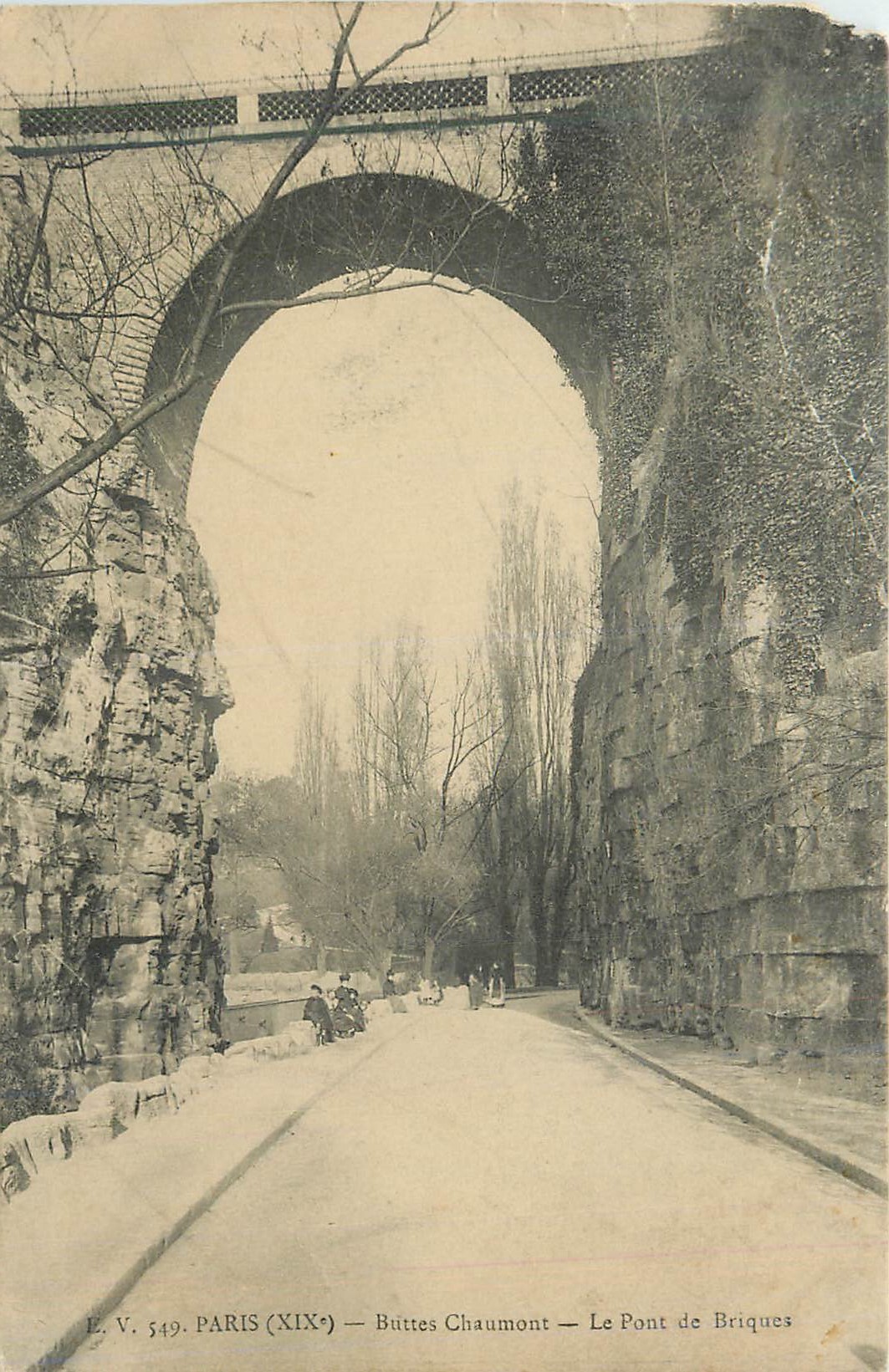 CPA Paris (XIXe) Buttes Chaumont Le Pont de Briques