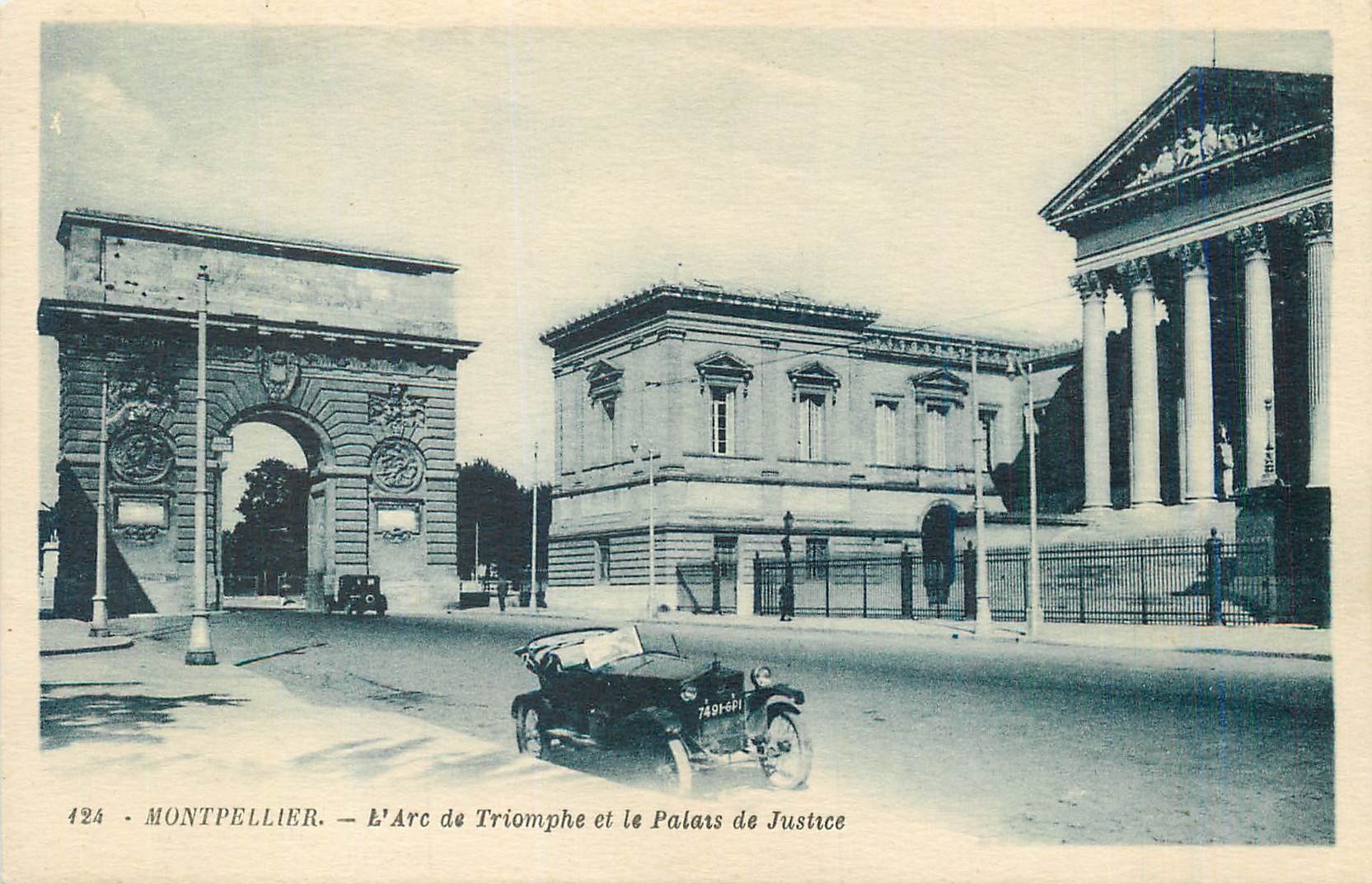 CPA Montpellier L'Arc de Triomphe et le Palais de Justice Automobile