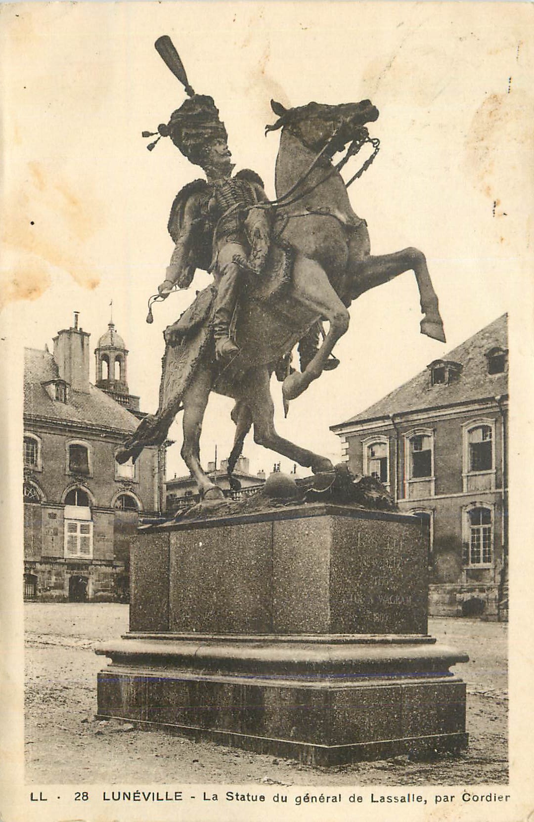 CPA Luneville La Statue du General de Lassalle par Cordier