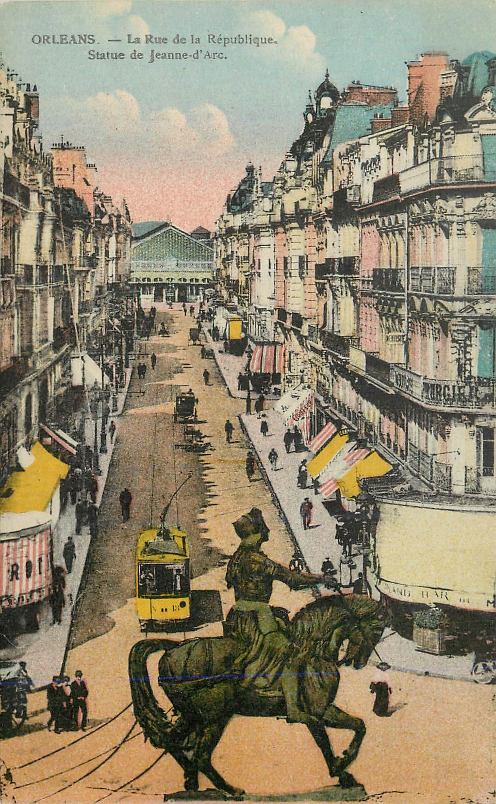 CPA Orleans La Rue de la Republique Statue de Jeanne d'Arc Tramway