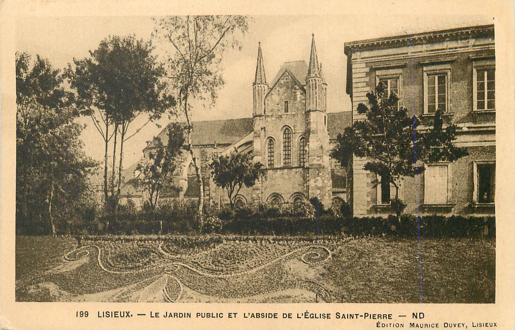 CPA Lisieux Le Jardin Public et l'Abside de l'Eglise Saint Pierre