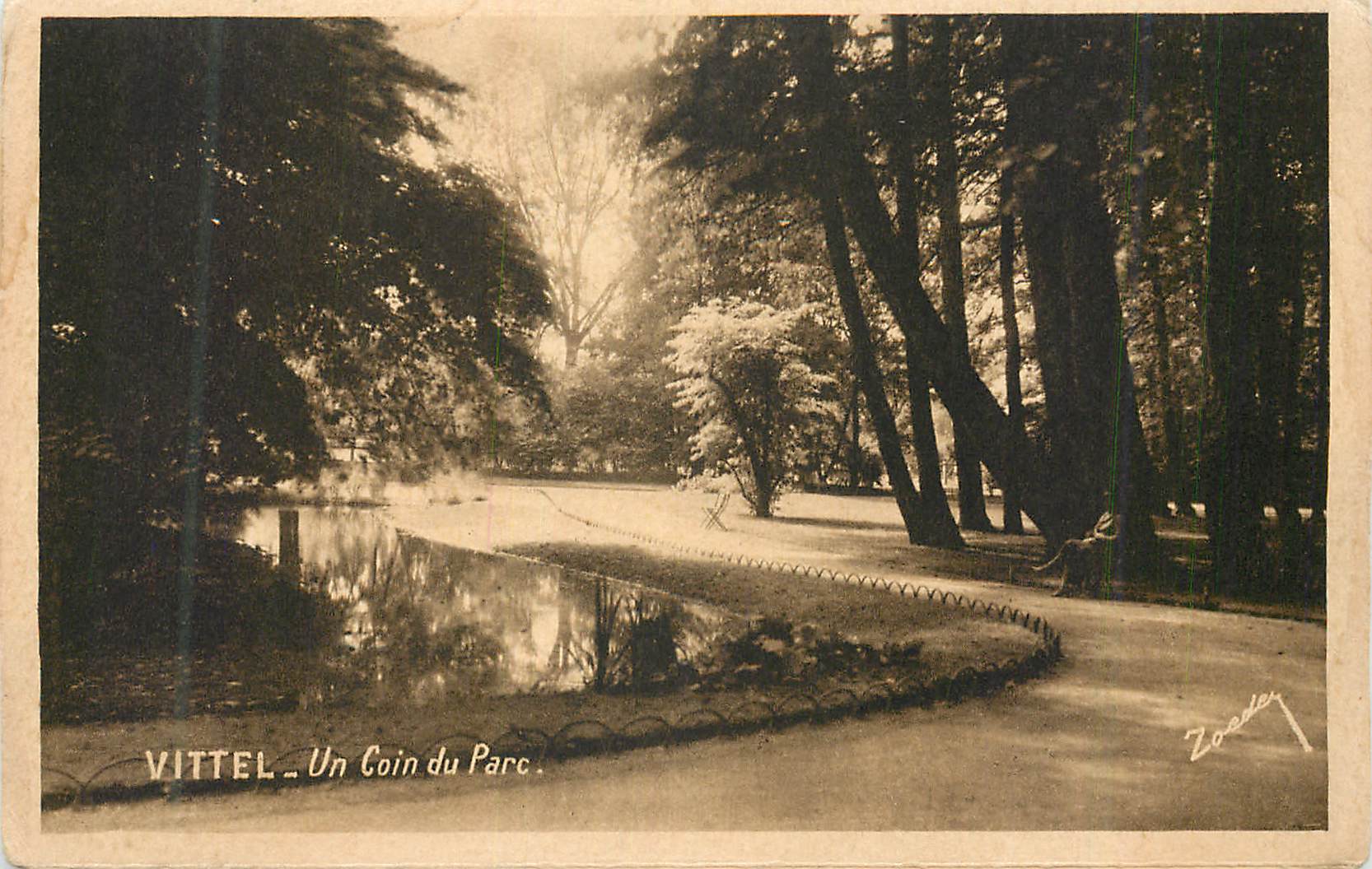 CPA Vittel Un Coin du Parc