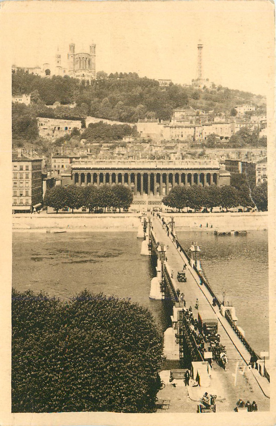 CPA Lyon (Rhone) La Douce France La Colline de Fourviere Le Pont et le Palais de Justice